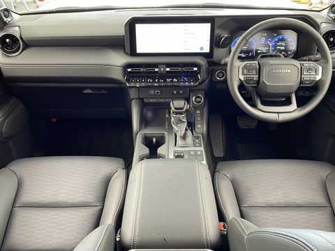 カタログ画像：ランドクルーザー２５０ （LAND CRUISER 250） ＶＸ 2024年4月 3DA-GDJ250W 2800cc ブラック 燃費11.0km / l フロント