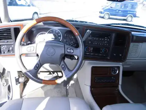 カタログ画像：キャデラックエスカレード （CADILLAC ESCALADE） ベースグレード 2004年1月 6000cc ホワイト・ダイアモンド 内装