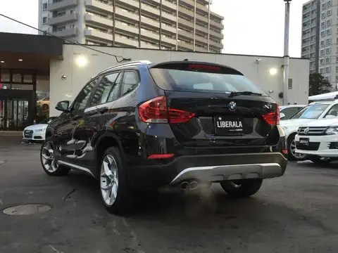 カタログ画像：Ｘ１ （X1） ｘＤｒｉｖｅ ２８ｉ ｘライン 2012年9月 DBA-VM20 2000cc ブラック・サファイア 燃費13.6km / l バック