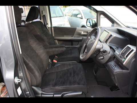 カタログ画像：ステップワゴン （STEPWAGON） Ｇ Ｅセレクション 助手席リフトアップシート車 2013年12月 DBA-RK2 2000cc モダンスティール・メタリック 内装