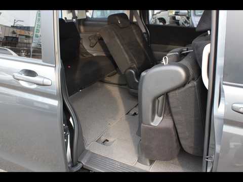 カタログ画像：ステップワゴン （STEPWAGON） Ｇ Ｅセレクション 助手席リフトアップシート車 2013年12月 DBA-RK2 2000cc モダンスティール・メタリック 内装