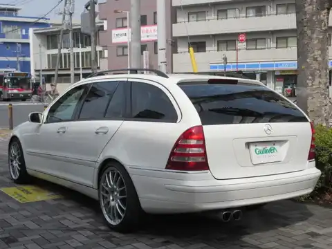 カタログ画像：Ｃクラスステーションワゴン （C-CLASS STATIONWAGON） Ｃ２４０ ステーションワゴン 2004年4月 GH-203261 2600cc アラバスターホワイト（Ｓ） 燃費8.9km / l バック