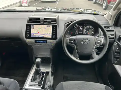 カタログ画像：ランドクルーザープラド （LAND CRUISER PRADO） ＴＸ 2022年8月 3BA-TRJ150W 2700cc ブラックorアティチュードブラックマイカ 燃費8.3km / l フロント