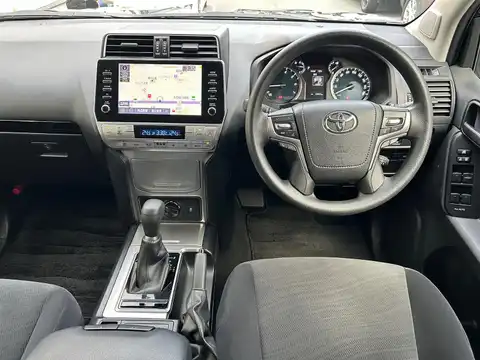 カタログ画像：ランドクルーザープラド （LAND CRUISER PRADO） ＴＸ 2022年8月 3BA-TRJ150W 2700cc ブラックorアティチュードブラックマイカ 燃費8.3km / l フロント