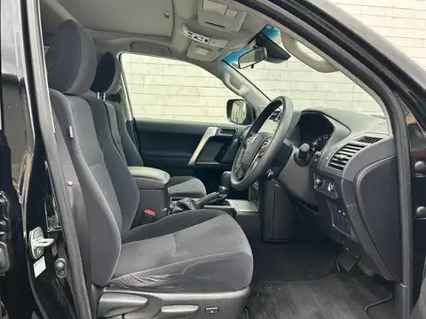 カタログ画像：ランドクルーザープラド （LAND CRUISER PRADO） ＴＸ 2022年8月 3BA-TRJ150W 2700cc ブラックorアティチュードブラックマイカ 燃費8.3km / l フロント