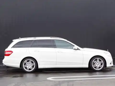 カタログ画像：Ｅクラスステーションワゴン （E-CLASS STATIONWAGON） Ｅ５５０ ステーションワゴン アバンギャルド 2010年2月 CBA-212272 5500cc カルサイトホワイト（Ｓ） 燃費7.4km / l 外装