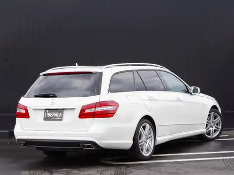 カタログ画像：Ｅクラスステーションワゴン （E-CLASS STATIONWAGON） Ｅ５５０ ステーションワゴン アバンギャルド 2010年2月 CBA-212272 5500cc カルサイトホワイト（Ｓ） 燃費7.4km / l 外装