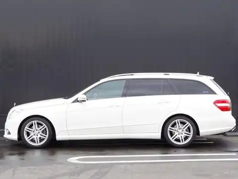 カタログ画像：Ｅクラスステーションワゴン （E-CLASS STATIONWAGON） Ｅ５５０ ステーションワゴン アバンギャルド 2010年2月 CBA-212272 5500cc カルサイトホワイト（Ｓ） 燃費7.4km / l 外装