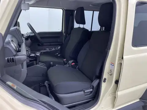 カタログ画像：ジムニーノマド （JIMNY NOMADE） ＦＣ 2025年4月 3BA-JC74W 1500cc シフォンアイボリーメタリック2ブラック2トーンルーフ 燃費13.6km / l フロント