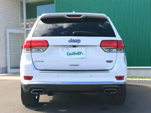 カタログ画像：ジープ・グランドチェロキー （JEEP GRAND CHEROKEE） サミット 2013年11月 ABA-WK57A 5700cc ブライトホワイトクリアコート 燃費6.4km / l バック