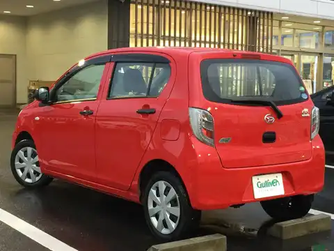 カタログ画像：ミライース （MIRA E:S） Ｌｆ ＳＡ 2013年8月 DBA-LA310S 660cc シャイニングレッド 燃費30.4km / l バック