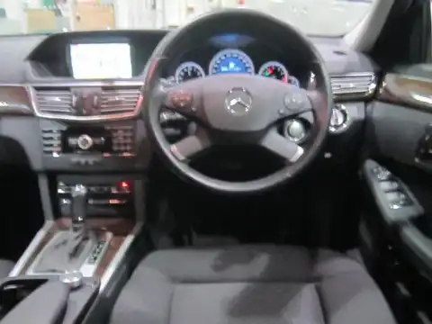 カタログ画像：Ｅクラスステーションワゴン （E-CLASS STATIONWAGON） Ｅ２５０ ＣＧＩブルーエフィシェンシー ステーションワゴン 2010年2月 DBA-212247C 1800cc カルサイトホワイト（Ｓ） 燃費11.0km / l 内装