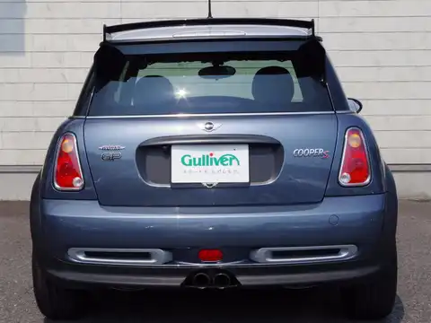 カタログ画像：ＭＩＮＩ （MINI） クーパーＳ ウィズジョンクーパーワークスＧＰキット 2006年7月 ABA-RE16GP 1600cc 燃費12.0km / l バック