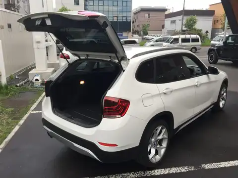 カタログ画像：Ｘ１ （X1） ｘＤｒｉｖｅ ２８ｉ ｘライン 2012年9月 DBA-VM20 2000cc アルピン・ホワイトⅢ 燃費13.6km / l 外装