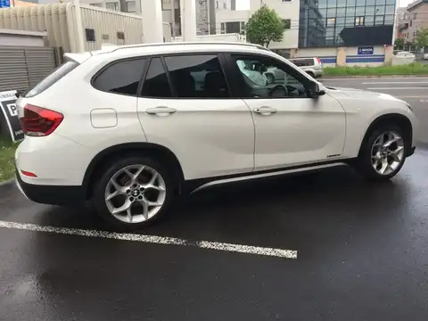 カタログ画像：Ｘ１ （X1） ｘＤｒｉｖｅ ２８ｉ ｘライン 2012年9月 DBA-VM20 2000cc アルピン・ホワイトⅢ 燃費13.6km / l 外装