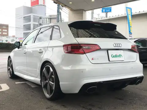 カタログ画像：ＲＳ３スポーツバック （RS3 SPORTBACK） ベースグレード 2016年8月 ABA-8VCZGF 2500cc グレイシアホワイトメタリック 燃費13.1km / l バック