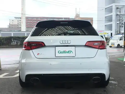 カタログ画像：ＲＳ３スポーツバック （RS3 SPORTBACK） ベースグレード 2015年10月 ABA-8VCZGF 2500cc グレイシアホワイトメタリック 燃費13.1km / l バック