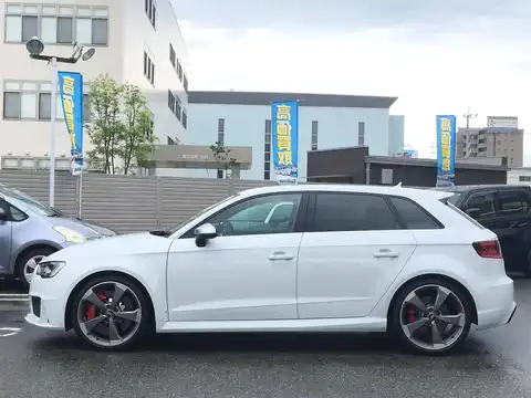 カタログ画像：ＲＳ３スポーツバック （RS3 SPORTBACK） ベースグレード 2016年8月 ABA-8VCZGF 2500cc グレイシアホワイトメタリック 燃費13.1km / l バック