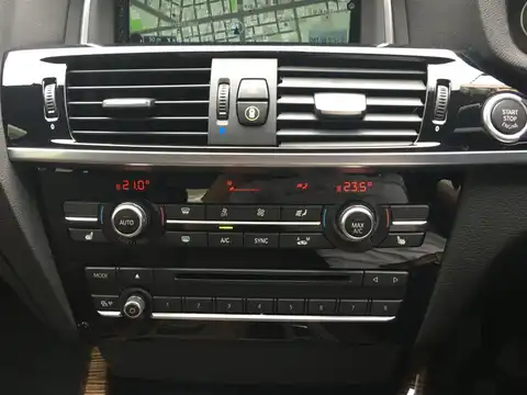 カタログ画像：Ｘ３ （X3） ｘＤｒｉｖｅ ３５ｉ Ｘライン 2014年6月 DBA-WX35 3000cc メルボルン・レッド（メタリック・カラー） 燃費12.1km / l 内装