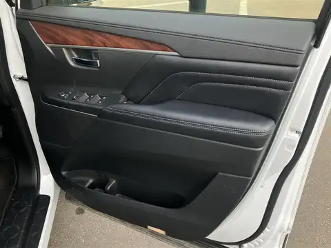 カタログ画像：デリカＤ：５ （DELICA D:5） Ｇ 2025年5月 3DA-CV1W 2200cc ホワイトダイヤモンドorホワイトダイヤモンド×スターリングシルバーメタリック 燃費12.6km / l 内装