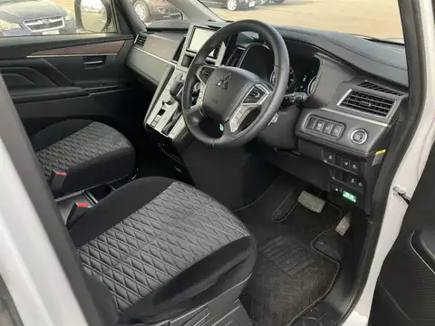 カタログ画像：デリカＤ：５ （DELICA D:5） Ｇ 2025年5月 3DA-CV1W 2200cc ホワイトダイヤモンドorホワイトダイヤモンド×スターリングシルバーメタリック 燃費12.6km / l 内装