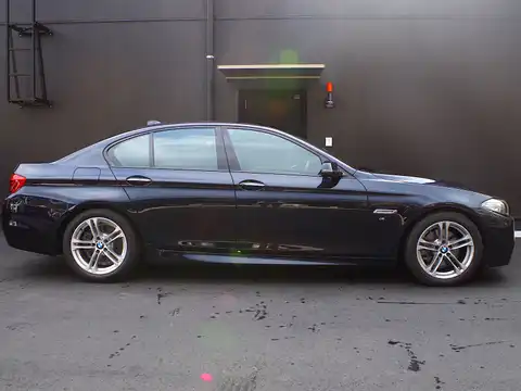 カタログ画像：５シリーズ （5 SERIES） ５２３ｉ Ｍスポーツ ハイラインパッケージ 2015年7月 DBA-XG20 2000cc インペリアル・ブルー・ブリリアント・エフェクト（メタリック・カラー） 燃費14.2km / l 外装