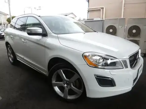 カタログ画像：ＸＣ６０ （XC60） Ｔ５ Ｒデザイン 2012年8月 CBA-DB4204TXC 2000cc アイスホワイト 燃費9.7km / l メイン