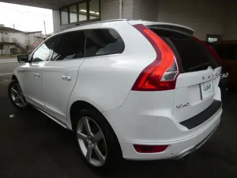 カタログ画像：ＸＣ６０ （XC60） Ｔ５ Ｒデザイン 2012年8月 CBA-DB4204TXC 2000cc アイスホワイト 燃費9.7km / l バック