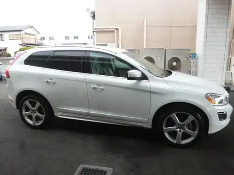 カタログ画像：ＸＣ６０ （XC60） Ｔ５ Ｒデザイン 2012年8月 CBA-DB4204TXC 2000cc アイスホワイト 燃費9.7km / l 外装