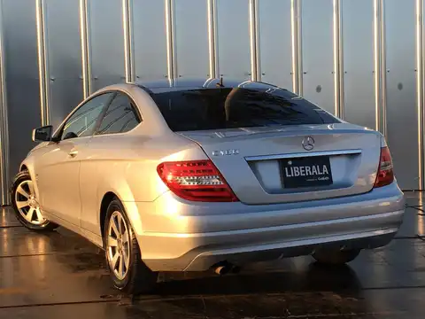 カタログ画像：Ｃクラス （C-CLASS） Ｃ２５０クーペ シュポルト 2014年4月 DBA-204347 1800cc イリジウムシルバー（Ｍ）orパラジウムシルバー（Ｍ）orダイヤモンドシルバー（Ｍ） 燃費13.2km / l バック