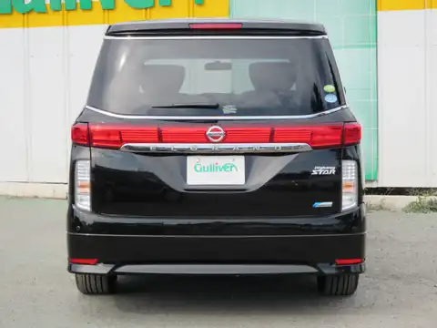 カタログ画像：エルグランド （ELGRAND） ３５０ハイウェイスタープレミアム 2011年11月 DBA-PE52 3500cc ファントムブラック（Ｐ） 燃費9.2km / l バック