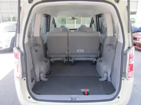 カタログ画像：ステップワゴン （STEPWAGON） Ｇ 2009年10月 DBA-RK2 2000cc プレミアムヒダマリアイボリー・パール 燃費12.6km / l 内装