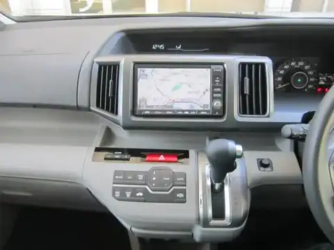 カタログ画像：ステップワゴン （STEPWAGON） Ｇ 2009年10月 DBA-RK2 2000cc プレミアムヒダマリアイボリー・パール 燃費12.6km / l 内装