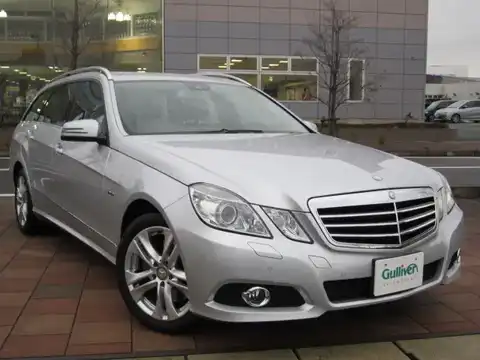 カタログ画像：Ｅクラスステーションワゴン （E-CLASS STATIONWAGON） Ｅ３５０ ブルーテック ステーションワゴン アバンギャルド 2010年2月 LDA-212224C 3000cc イリジウムシルバー（Ｍ） 燃費12.6km / l メイン（その他）