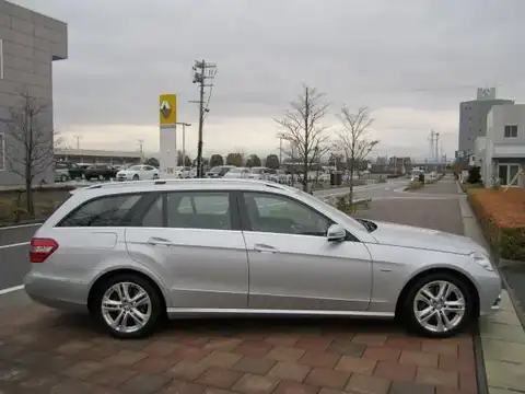 カタログ画像：Ｅクラスステーションワゴン （E-CLASS STATIONWAGON） Ｅ３５０ ブルーテック ステーションワゴン アバンギャルド 2010年2月 LDA-212224C 3000cc イリジウムシルバー（Ｍ） 燃費12.6km / l 外装