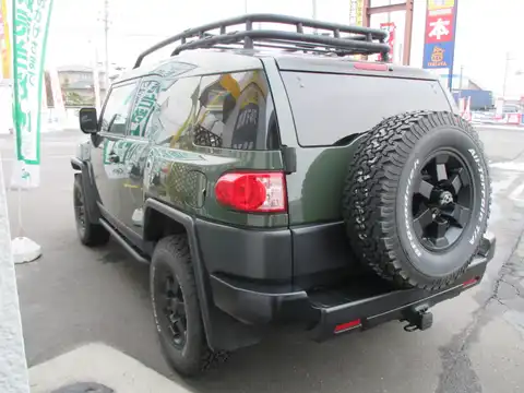 カタログ画像：ＦＪクルーザー （FJ CRUISER） ベースグレード 2013年7月 CBA-GSJ15W 4000cc ツートーン ダークグリーン 燃費8.0km / l バック