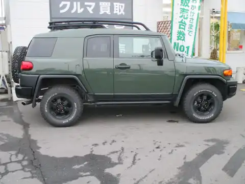 カタログ画像：ＦＪクルーザー （FJ CRUISER） ベースグレード 2013年7月 CBA-GSJ15W 4000cc ツートーン ダークグリーン 燃費8.0km / l 外装