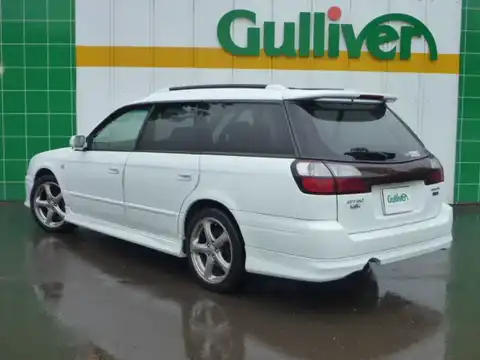 カタログ画像：レガシィツーリングワゴン （LEGACY TOURING WAGON） ＧＴ３０ 2002年1月 LA-BHE 3000cc ピュアホワイト 燃費10.6km / l バック