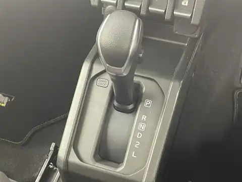 カタログ画像：ジムニーノマド （JIMNY NOMADE） ＦＣ 2025年4月 3BA-JC74W 1500cc シフォンアイボリーメタリック2ブラック2トーンルーフ 燃費13.6km / l メイン