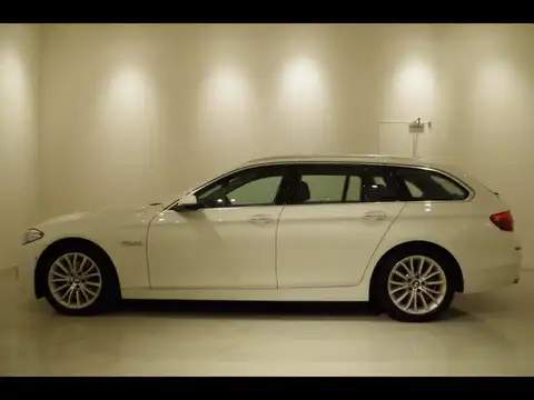 ＢＭＷ,５シリーズ,５２３ｄツーリング モダン,2013年11月