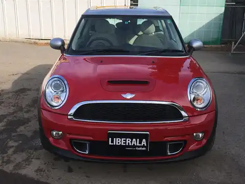 カタログ画像：ＭＩＮＩ （MINI） クーパーＳ クラブマン 2011年4月 DBA-ZG16 1600cc チリ・レッド（ソリッド） 燃費17.8km / l フロント