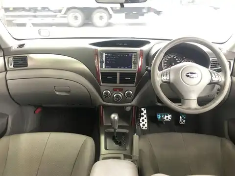 カタログ画像：フォレスター （FORESTER） ２．０ＸＴ プラチナレザーセレクション 2007年12月 CBA-SH5 2000cc サテンホワイト・パール 燃費12.2km / l 内装