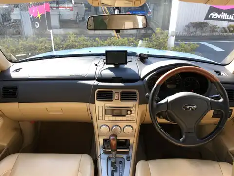 カタログ画像：フォレスター （FORESTER） Ｌ．Ｌ．Ｂｅａｎエディション 2005年1月 CBA-SG5 2000cc ピュアホワイト／プレミアムシルバー・メタリック 燃費13.0km / l 内装