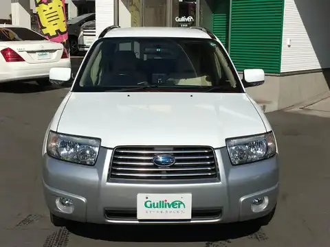 カタログ画像：フォレスター （FORESTER） Ｌ．Ｌ．Ｂｅａｎエディション 2005年1月 CBA-SG5 2000cc ピュアホワイト／プレミアムシルバー・メタリック 燃費13.0km / l フロント