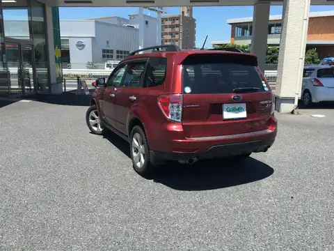 カタログ画像：フォレスター （FORESTER） ２．０ＸＴ 2011年8月 DBA-SH5 2000cc カメリアレッド・パール 燃費12.2km / l バック