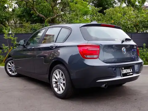 カタログ画像：１シリーズ （1 SERIES） １１６ｉ スタイル 2014年4月 DBA-1A16 1600cc ミネラル・グレー（メタリック・カラー） 燃費16.6km / l バック