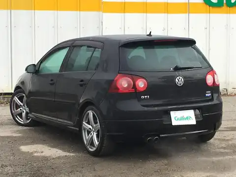 カタログ画像：ゴルフ （GOLF） ＧＴＩ ピレリ 2008年10月 ABA-1KBYD 2000cc ブラックマジックパールエフェクト 燃費12.2km / l バック