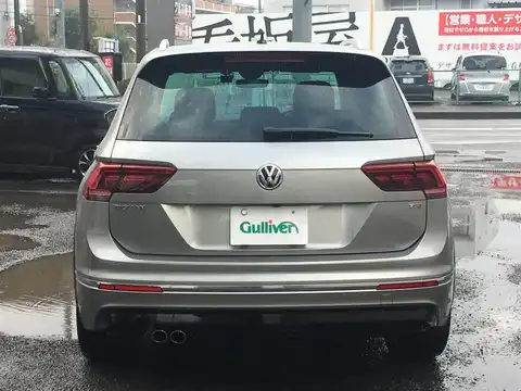 カタログ画像：ティグアン （TIGUAN） ＴＳＩ Ｒライン 2018年8月 ABA-5NCZE 1400cc タングステンシルバーメタリック 燃費16.3km / l バック