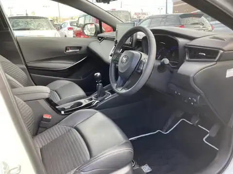 カタログ画像：カローラツーリング （COROLLA TOURING） ダブルバイビー 2019年10月 3BA-NRE210W 1200cc ホワイトパールクリスタルシャイン 燃費15.8km / l 内装