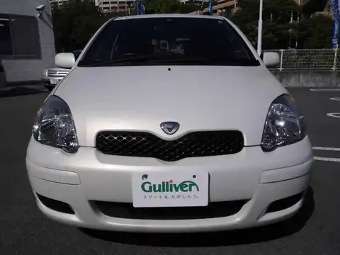 カタログ画像：ヴィッツ （VITZ） Ｕ Ｌパッケージ ナビスペシャル 2002年12月 UA-SCP13 1300cc ホワイト 燃費23.5km / l フロント